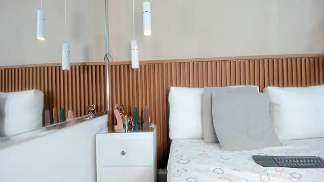 Snapshot of emmy_lander chatting on 11/05/25, 07:36 emmy lander online show from 11/05/25, 07:36