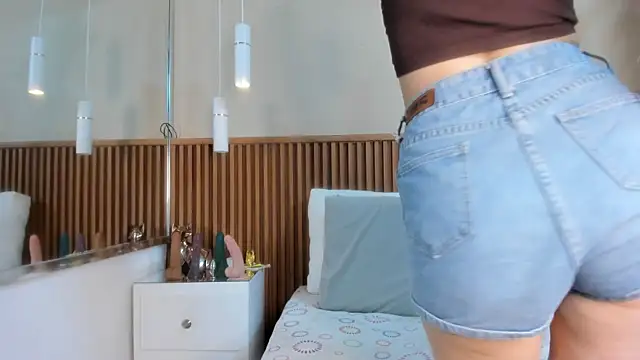 Snapshot of emmy_lander chatting on 11/09/25, 02:04 emmy lander online show from 11/09/25, 02:04