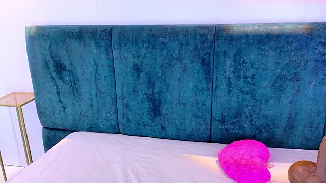 AgathaLynx online show from 02/01/26, 10:36