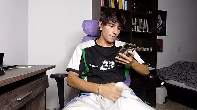 alex connorr online show from 11/02/25, 10:56