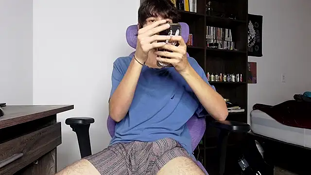 Snapshot of alex_connorr chatting on 11/28/25, 10:12 alex connorr online show from 11/28/25, 10:12