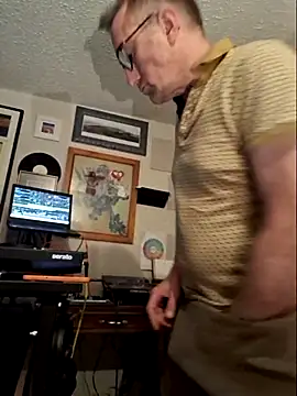 Snapshot of bibananaman chatting on 06/20/26, 01:52 bibananaman online show from 06/20/26, 01:52