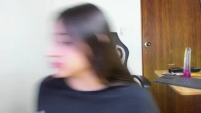 Snapshot of Sophie_spencer1 chatting on 10/10/25, 04:11 Sophie spencer1 online show from 10/10/25, 04:11