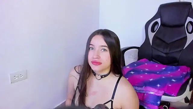 Snapshot of Sophie_spencer1 chatting on 11/30/25, 10:14 Sophie spencer1 online show from 11/30/25, 10:14