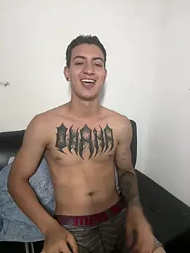 Snapshot of aliensexy chatting on 02/07/25, 11:45 aliensexy online show from 02/07/25, 11:45