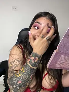 Snapshot of aliensexy chatting on 02/23/25, 08:55 aliensexy online show from 02/23/25, 08:55