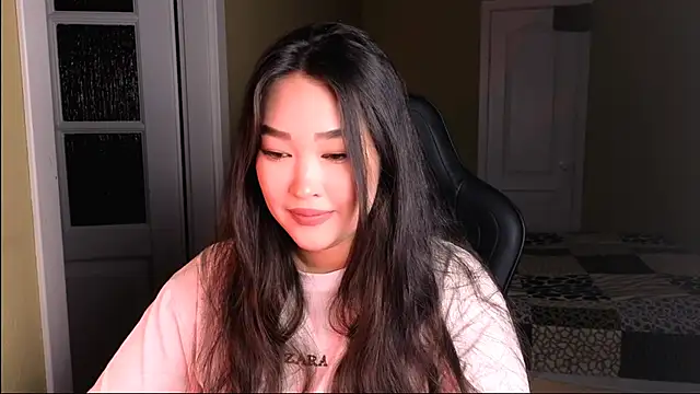 Erica Wayne online show from 02/08/25, 01:44