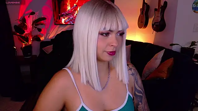 Snapshot of pandorabeker chatting on 04/07/26, 02:01 pandorabeker online show from 04/07/26, 02:01