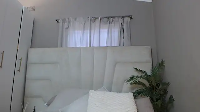 Snapshot of naughtyblackdolie chatting on 01/29/25, 09:44 naughtyblackdolie online show from 01/29/25, 09:44