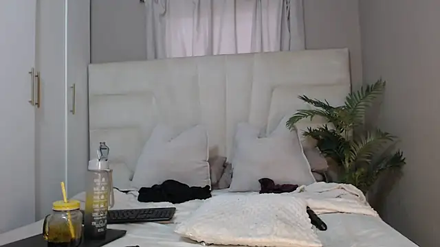 Snapshot of naughtyblackdolie chatting on 02/27/25, 12:23 naughtyblackdolie online show from 02/27/25, 12:23