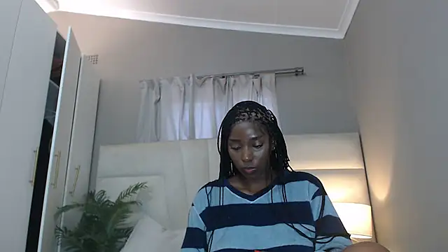 Snapshot of naughtyblackdolie chatting on 10/03/25, 08:00 naughtyblackdolie online show from 10/03/25, 08:00