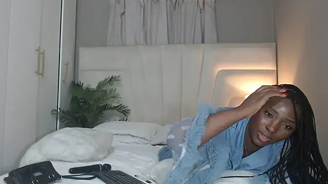 Snapshot of naughtyblackdolie chatting on 10/24/25, 10:17 naughtyblackdolie online show from 10/24/25, 10:17