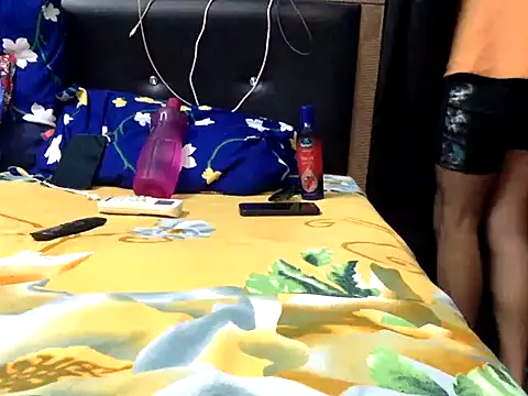 Snapshot of dreamy_lusty01 chatting on 10/21/25, 09:15 dreamy lusty01 online show from 10/21/25, 09:15