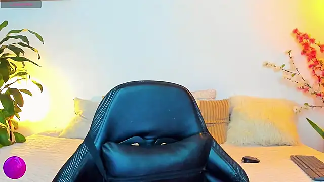 Snapshot of mike_blossom chatting on 04/07/26, 02:17 mike blossom online show from 04/07/26, 02:17