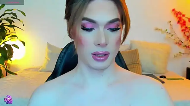 Snapshot of mike_blossom chatting on 04/20/26, 01:47 mike blossom online show from 04/20/26, 01:47