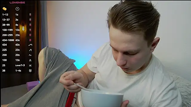 Snapshot of charlie_smiley chatting on 02/22/25, 03:12 charlie smiley online show from 02/22/25, 03:12