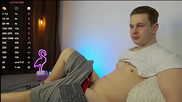 Snapshot of charlie_smiley chatting on 02/25/25, 06:03 charlie smiley online show from 02/25/25, 06:03