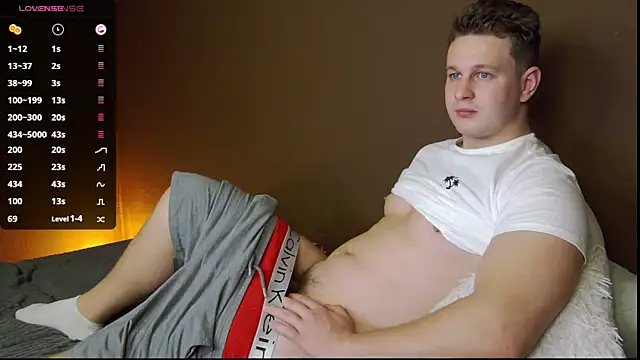 Snapshot of charlie_smiley chatting on 10/13/25, 02:22 charlie smiley online show from 10/13/25, 02:22