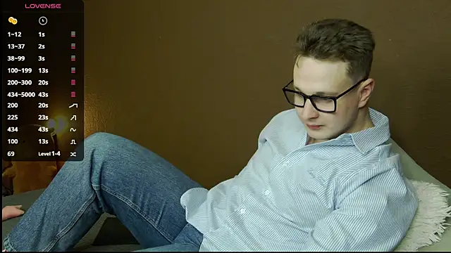 Snapshot of charlie_smiley chatting on 11/23/25, 07:24 charlie smiley online show from 11/23/25, 07:24