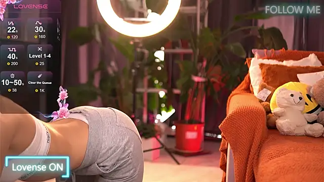 EmilyRaymont online show from 11/24/25, 07:41