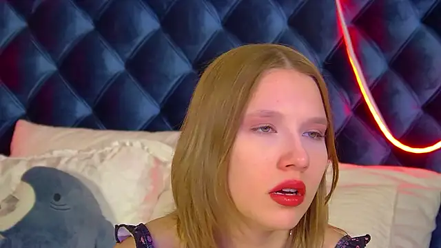 LiliLinn online show from 11/24/25, 04:56