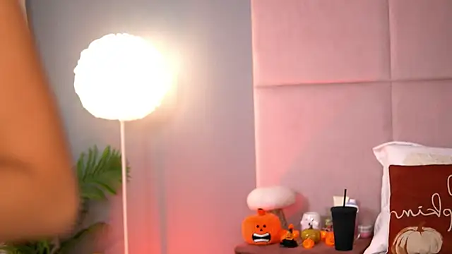 AlmaLuv online show from 10/18/25, 04:04