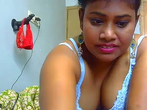 Snapshot of sexy_roma chatting on 12/22/24, 08:49 sexy roma online show from 12/22/24, 08:49