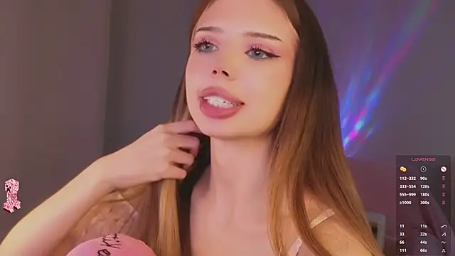 Snapshot of Jessie_Johns chatting on 04/14/26, 05:41 Jessie Johns online show from 04/14/26, 05:41