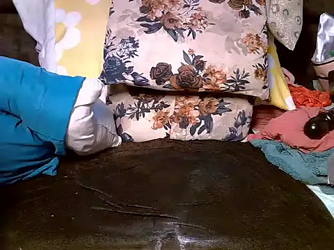 Snapshot of juicy_candy1999 chatting on 03/15/26, 01:11 juicy candy1999 online show from 03/15/26, 01:11