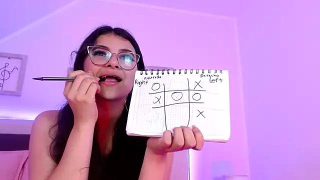 Snapshot of Tifanny_grey chatting on 02/19/25, 02:01 Tifanny grey online show from 02/19/25, 02:01