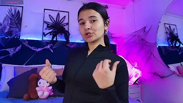 Snapshot of Tifanny_grey chatting on 10/27/25, 08:02 Tifanny grey online show from 10/27/25, 08:02