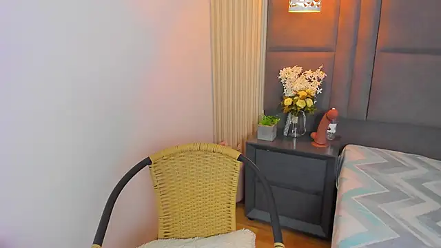 ElaEndez  online show from 02/06/25, 12:37