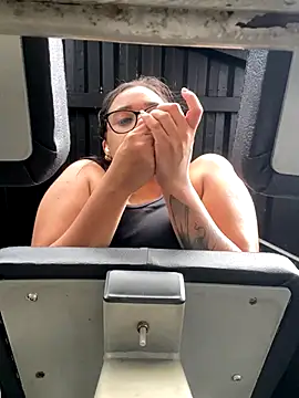 Snapshot of ElaEndez_ chatting on 10/03/25, 08:28 ElaEndez online show from 10/03/25, 08:28