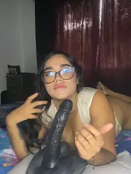 Snapshot of ElaEndez_ chatting on 04/19/26, 08:33 ElaEndez online show from 04/19/26, 08:33
