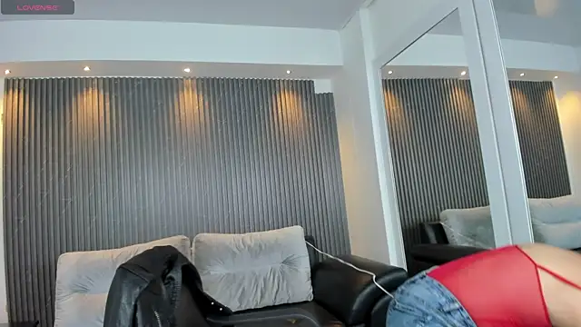 Alessia Taylorr online show from 10/01/25, 12:22