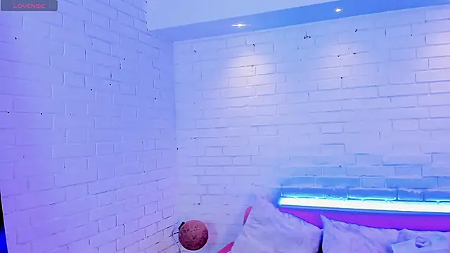 Snapshot of Alessia_Taylorr chatting on 11/29/25, 12:30 Alessia Taylorr online show from 11/29/25, 12:30