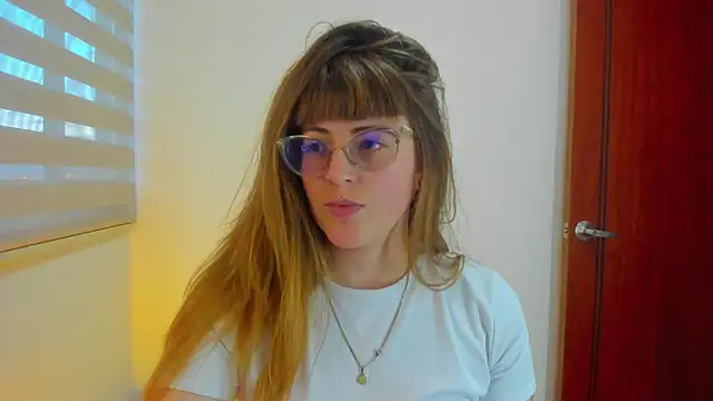 Snapshot of tekila__ chatting on 11/26/25, 10:33 tekila online show from 11/26/25, 10:33