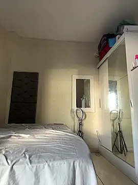 Snapshot of Indiazinhax chatting on 04/18/26, 08:20 Indiazinhax online show from 04/18/26, 08:20