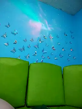 Snapshot of evelyn_prince1 chatting on 09/15/25, 11:43 evelyn prince1 online show from 09/15/25, 11:43