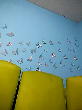 Snapshot of evelyn_prince1 chatting on 10/20/25, 09:21 evelyn prince1 online show from 10/20/25, 09:21