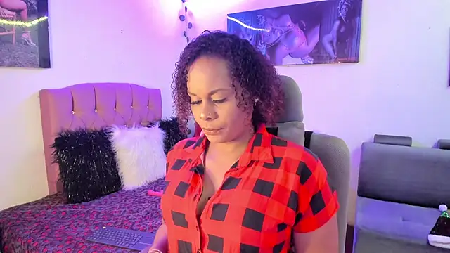 Snapshot of Camille_rose_ chatting on 12/11/24, 11:10 Camille rose online show from 12/11/24, 11:10