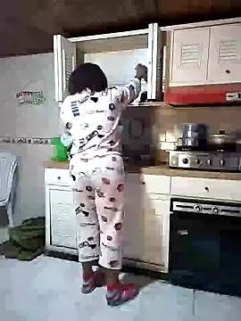 Snapshot of Camille_rose_ chatting on 12/22/24, 02:06 Camille rose online show from 12/22/24, 02:06