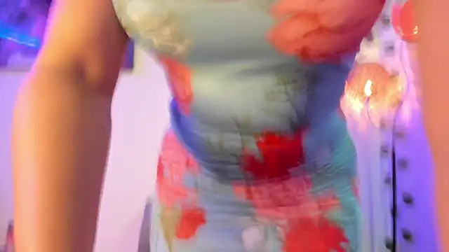 Snapshot of Camille_rose_ chatting on 01/16/25, 01:48 Camille rose online show from 01/16/25, 01:48