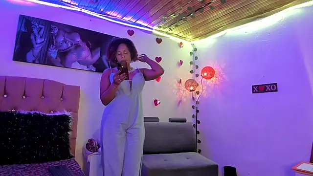 Snapshot of Camille_rose_ chatting on 03/15/25, 03:27 Camille rose online show from 03/15/25, 03:27