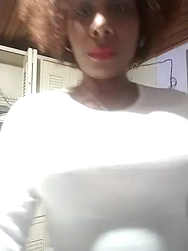 Snapshot of Camille_rose_ chatting on 10/09/25, 09:35 Camille rose online show from 10/09/25, 09:35