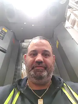 Snapshot of your_man85 chatting on 12/24/24, 11:17 your man85 online show from 12/24/24, 11:17