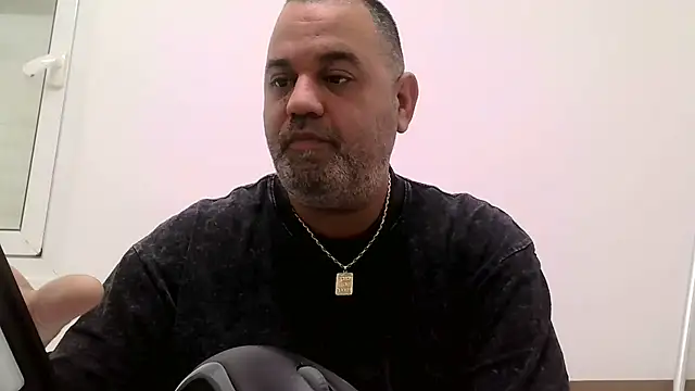 Snapshot of your_man85 chatting on 01/28/25, 10:34 your man85 online show from 01/28/25, 10:34