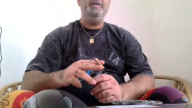 Snapshot of your_man85 chatting on 01/30/25, 02:25 your man85 online show from 01/30/25, 02:25