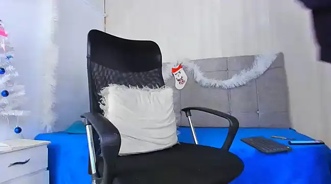 Snapshot of Mateo_Reales chatting on 12/14/24, 03:40 Mateo Reales online show from 12/14/24, 03:40