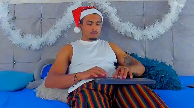 Snapshot of Mateo_Reales chatting on 12/21/24, 08:28 Mateo Reales online show from 12/21/24, 08:28